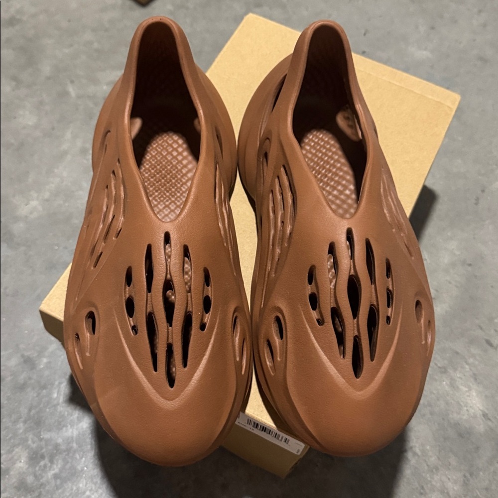 Yeezy Foam Runner in Brown - Picture 3 of 6
